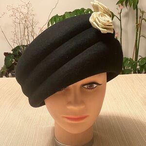 Elegant Black Wool Hat with Cream Golden Rose Accents